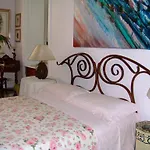 Cagliari House Couette-café Rome