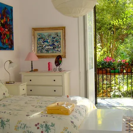 לינה וארוחת בוקר Cagliari House *